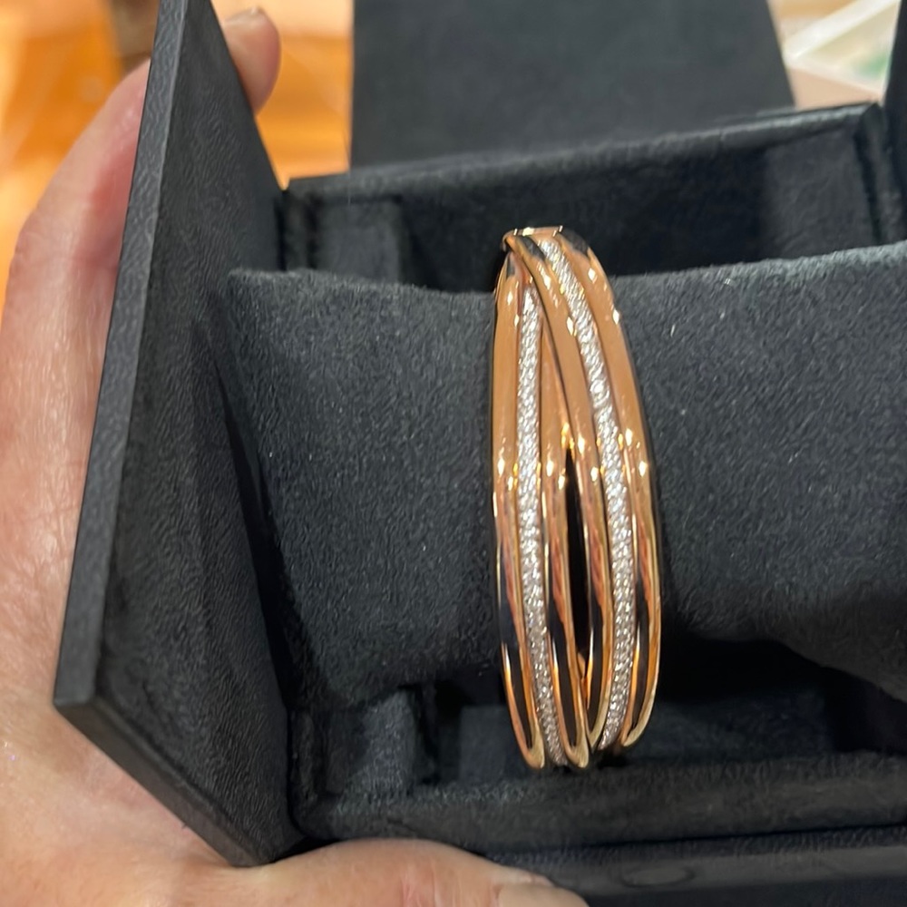 Swarovski all around bracelet ! New w box